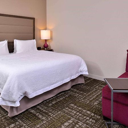Hampton Inn & Suites Dallas Market Center Exteriér fotografie