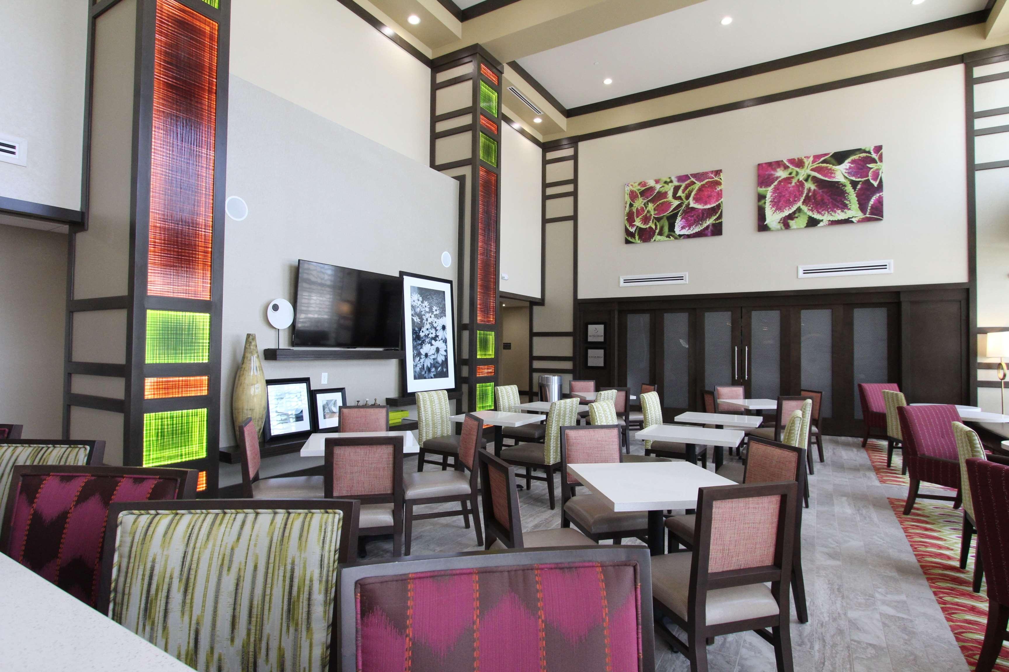 Hampton Inn & Suites Dallas Market Center Exteriér fotografie