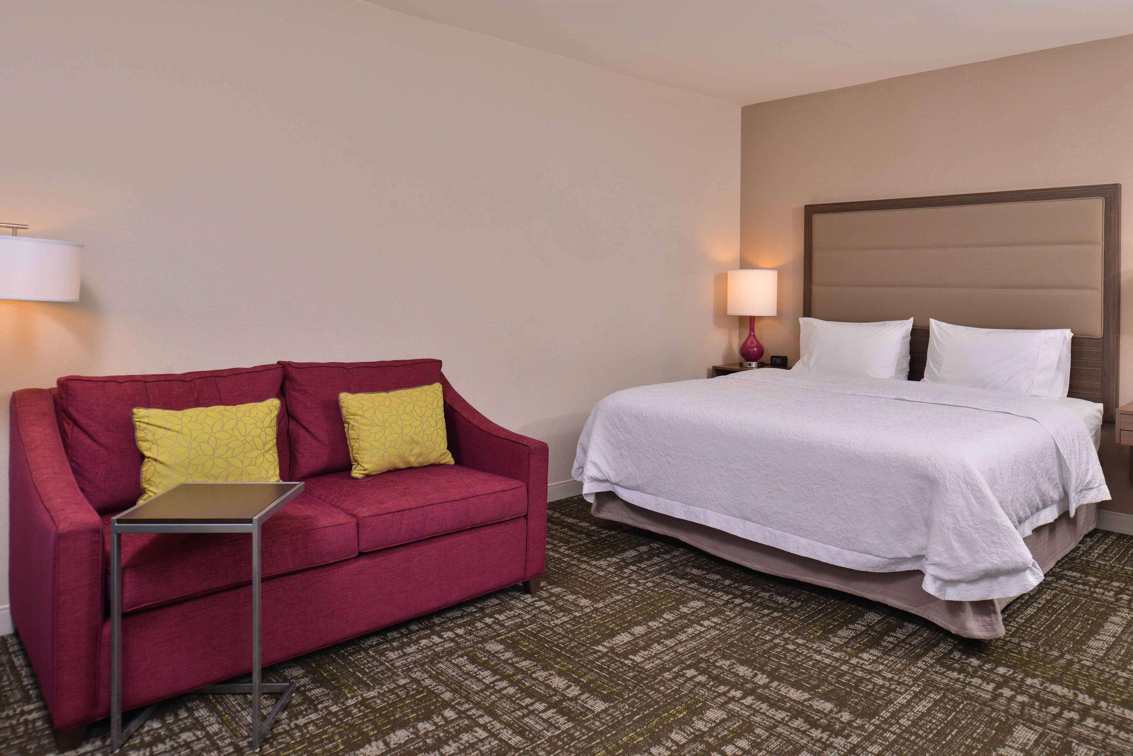 Hampton Inn & Suites Dallas Market Center Exteriér fotografie