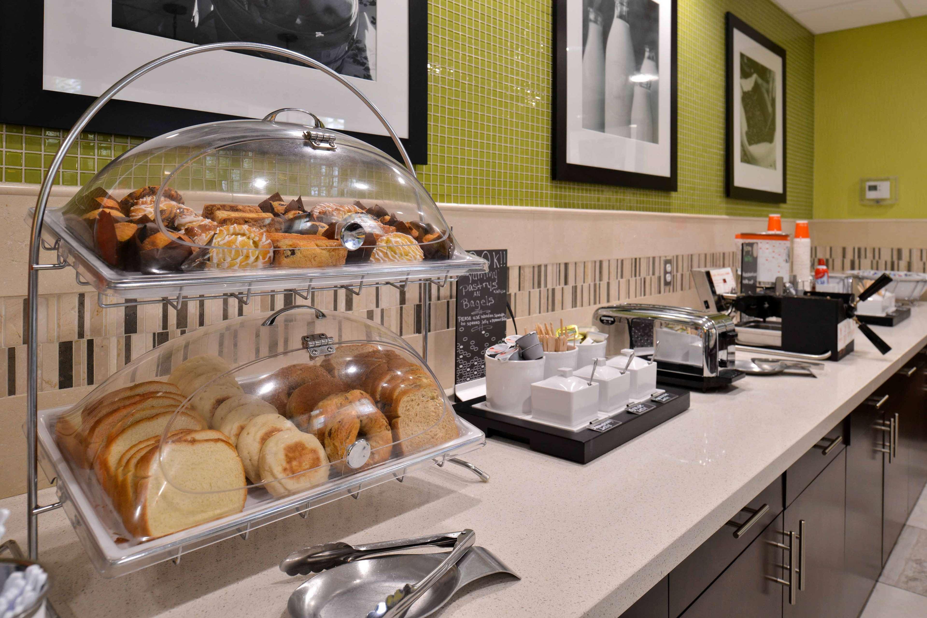 Hampton Inn & Suites Dallas Market Center Exteriér fotografie