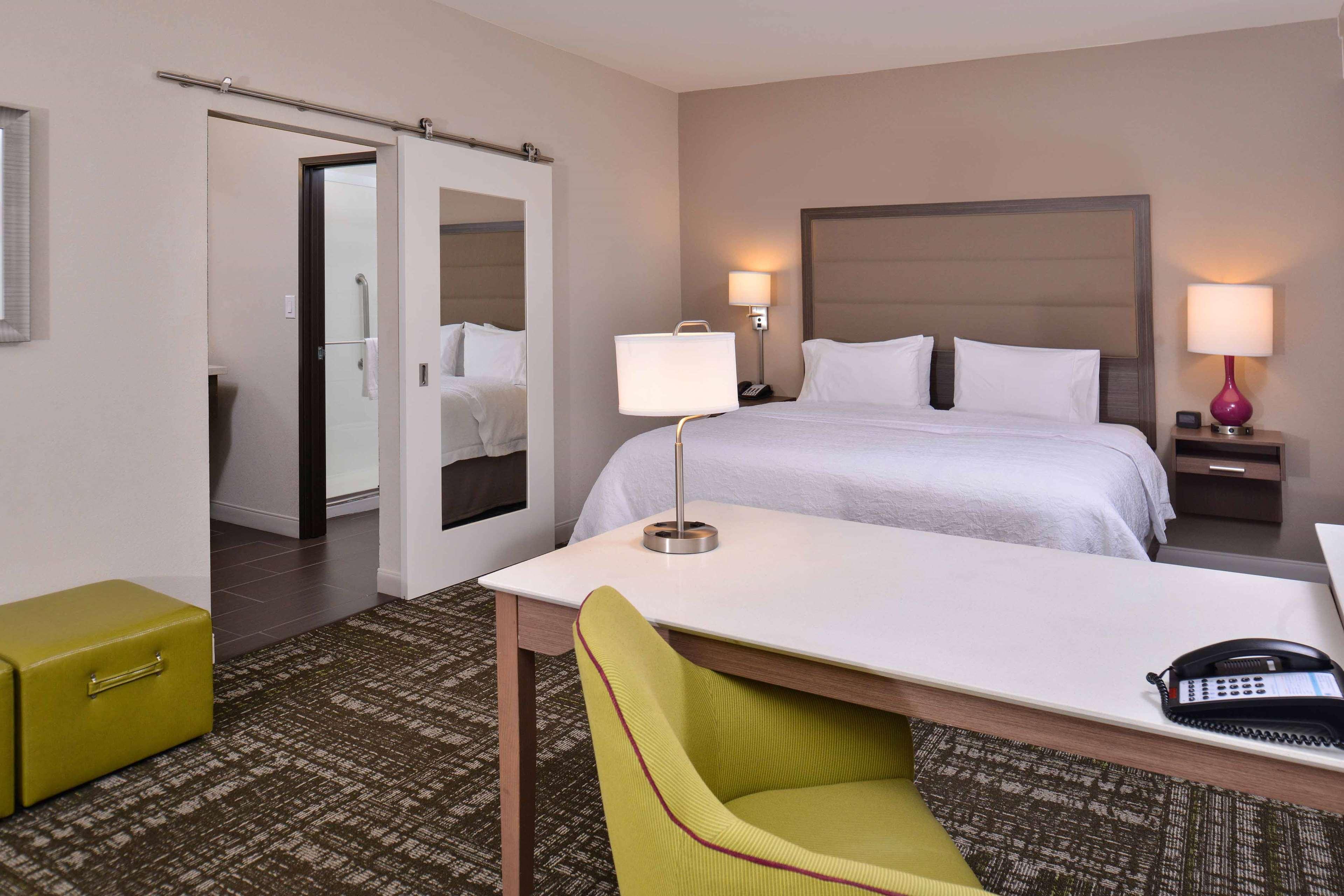 Hampton Inn & Suites Dallas Market Center Exteriér fotografie