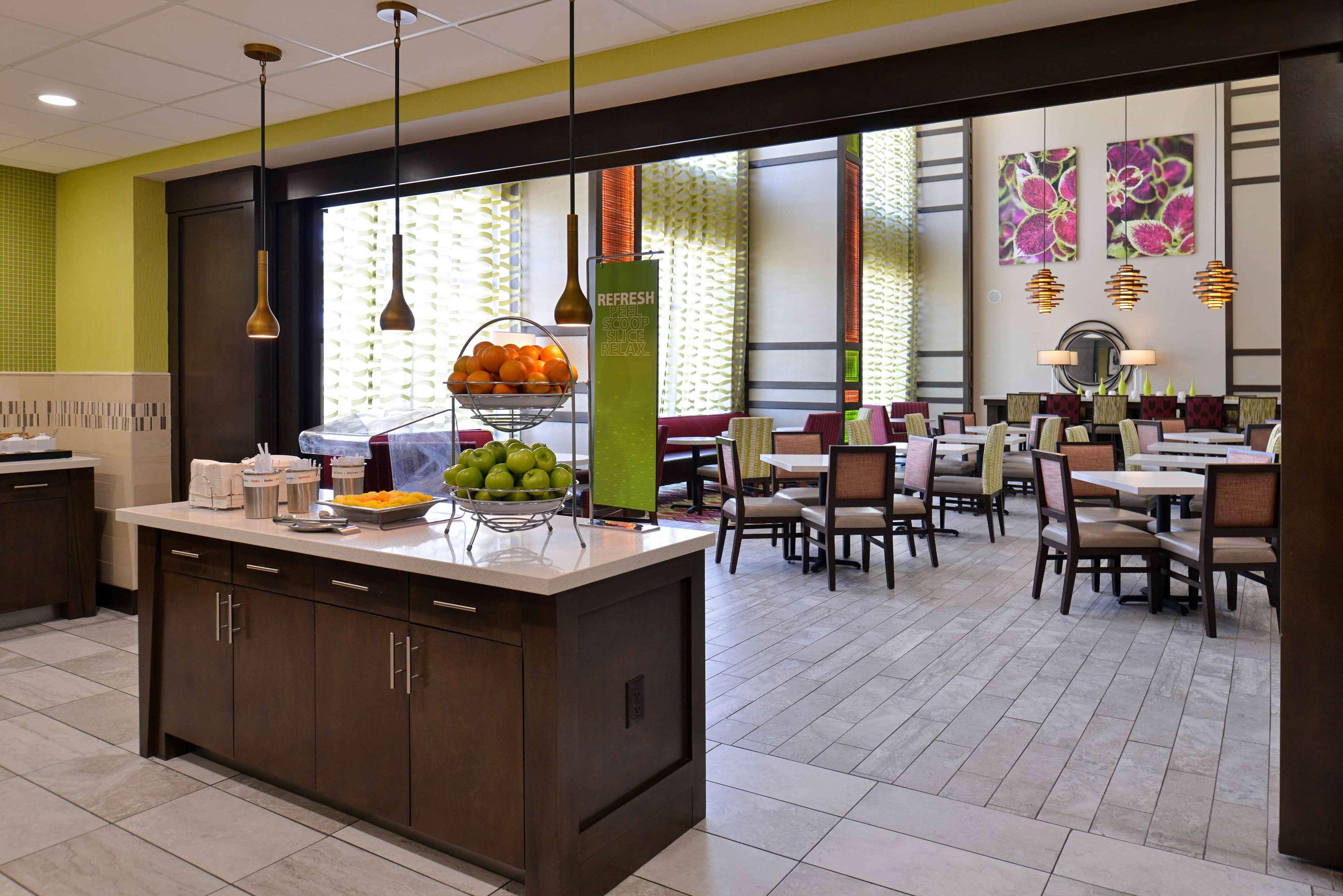 Hampton Inn & Suites Dallas Market Center Exteriér fotografie