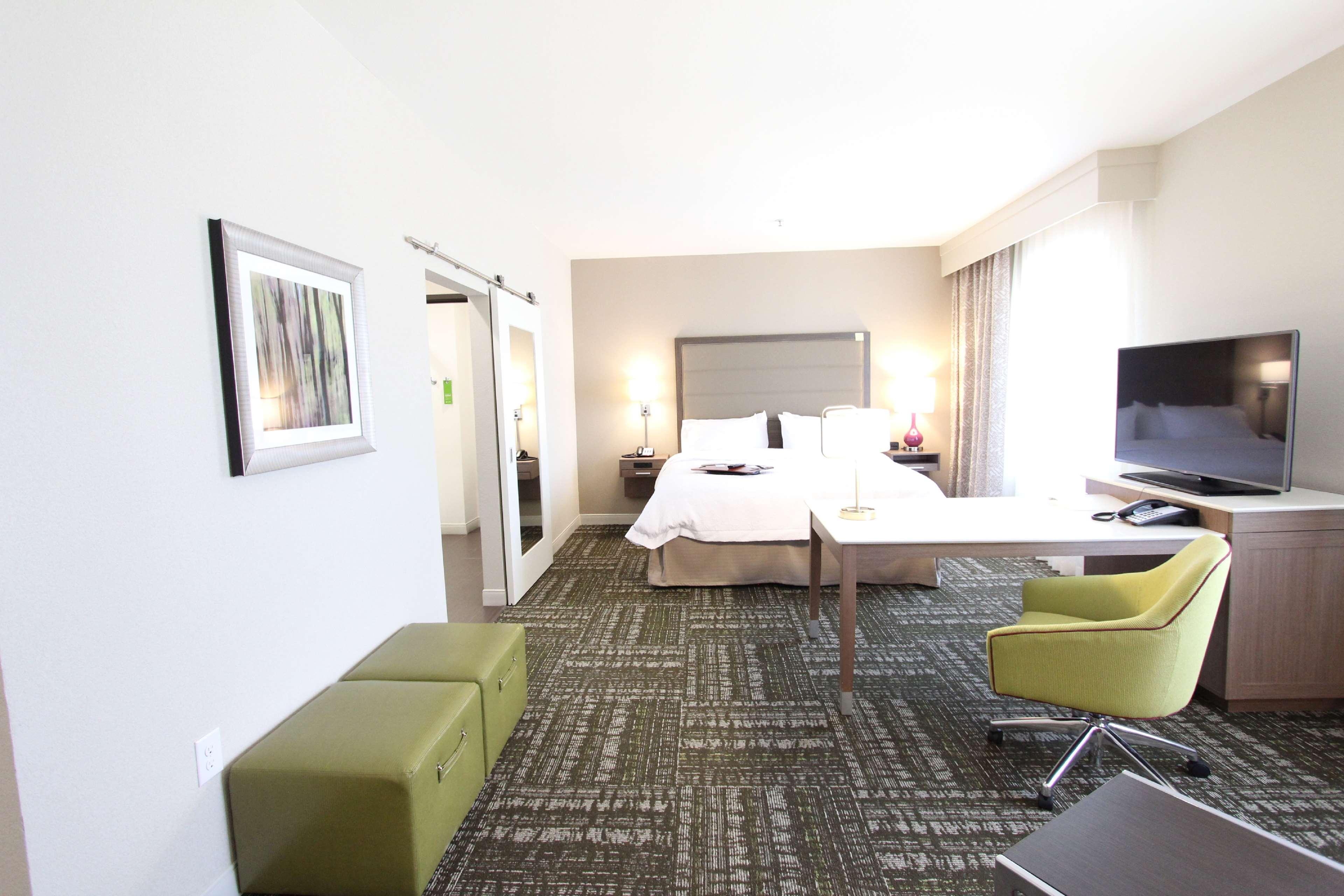 Hampton Inn & Suites Dallas Market Center Exteriér fotografie
