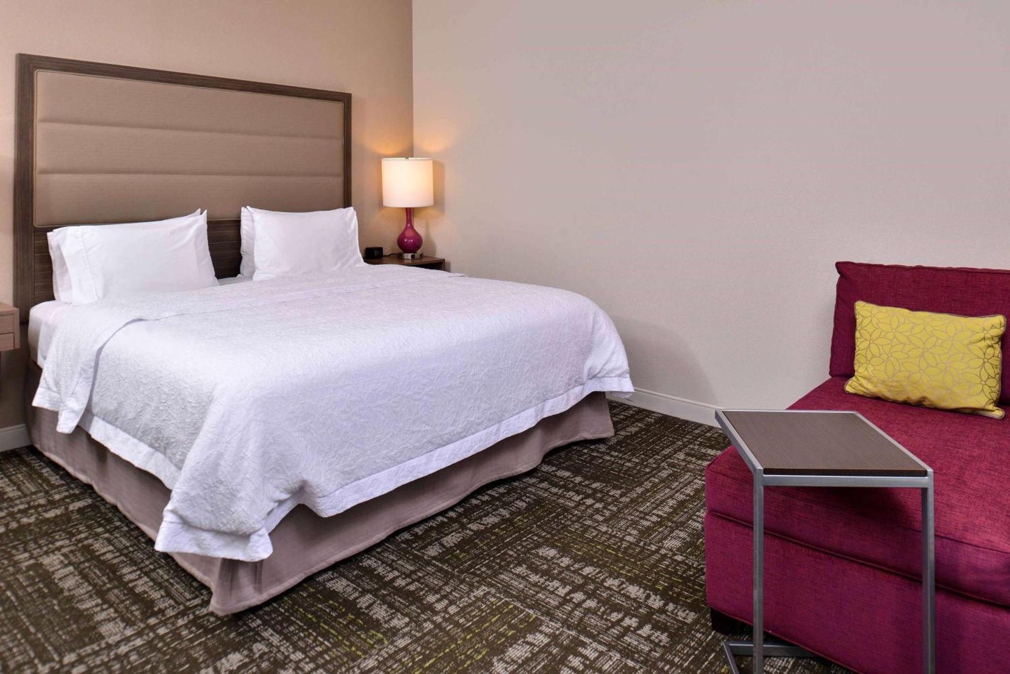 Hampton Inn & Suites Dallas Market Center Exteriér fotografie