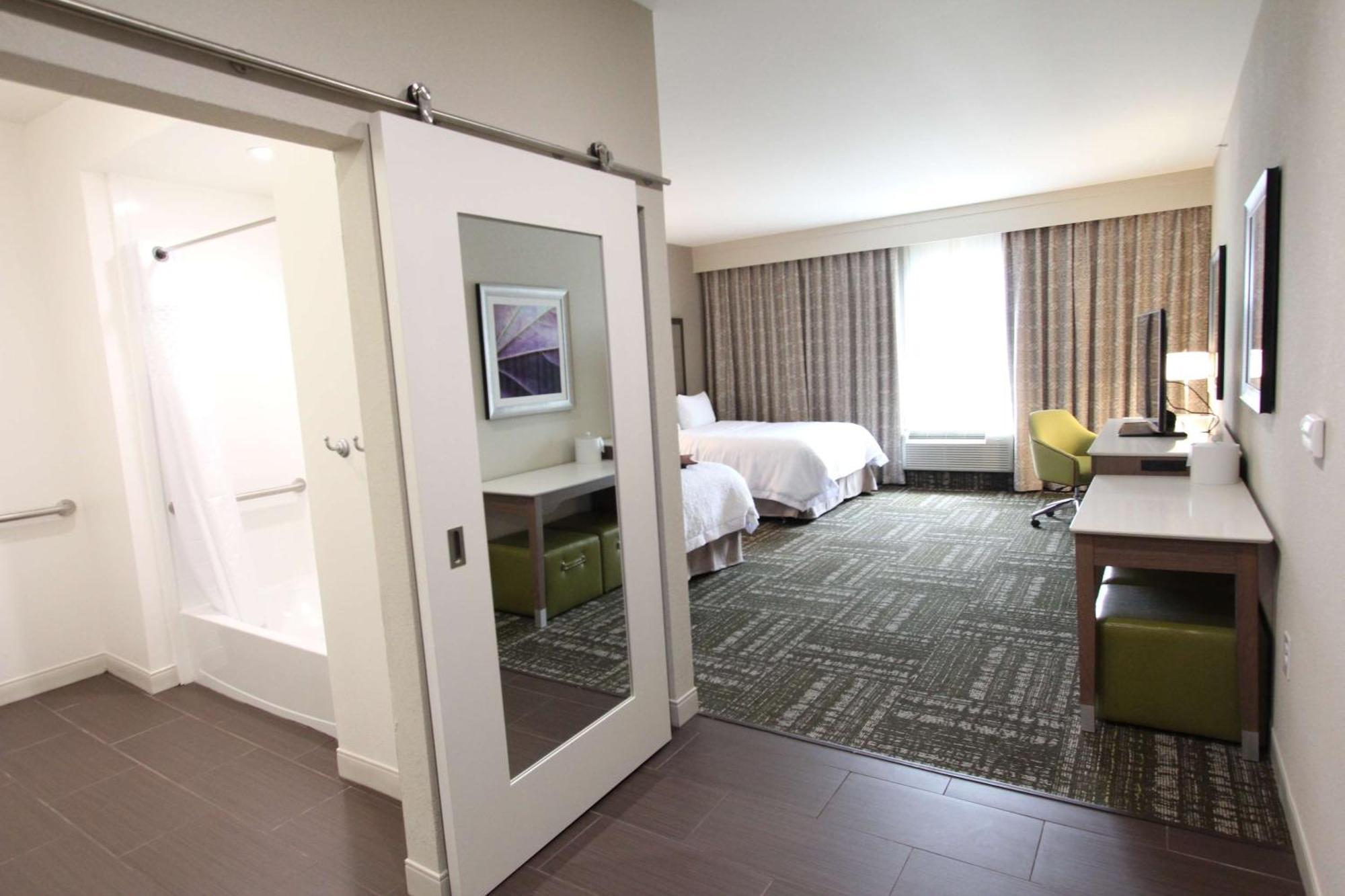 Hampton Inn & Suites Dallas Market Center Exteriér fotografie