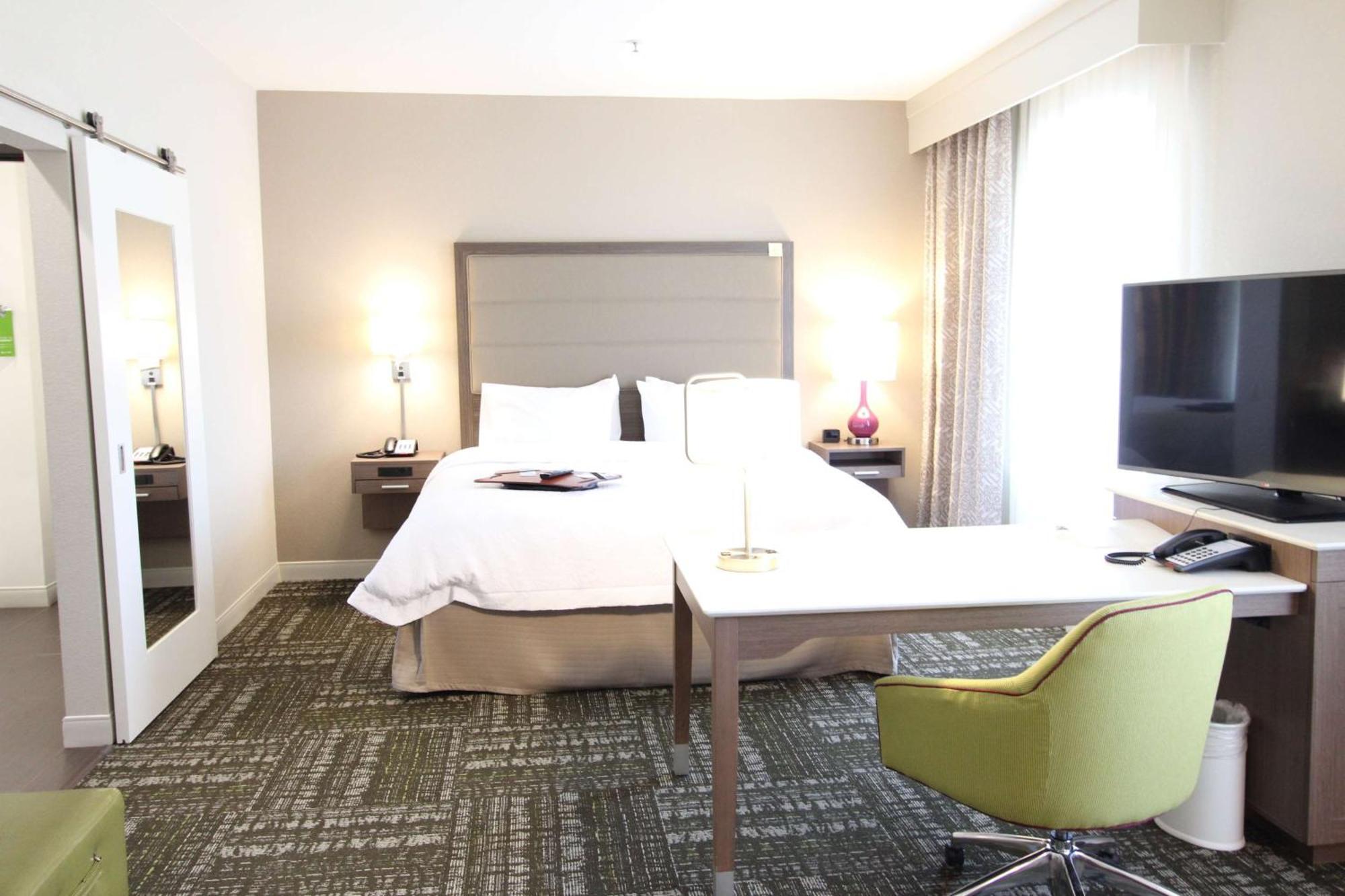 Hampton Inn & Suites Dallas Market Center Exteriér fotografie