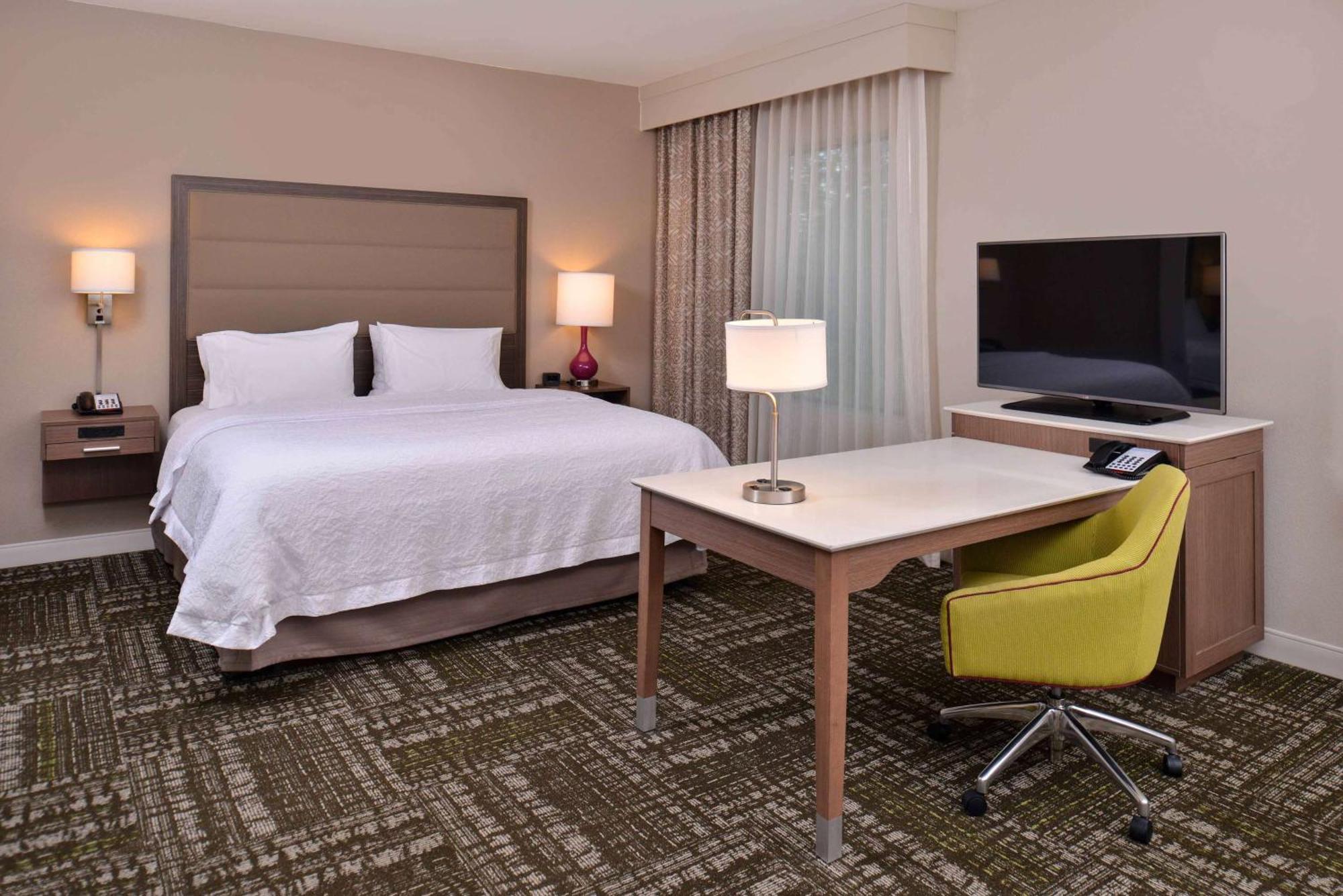 Hampton Inn & Suites Dallas Market Center Exteriér fotografie